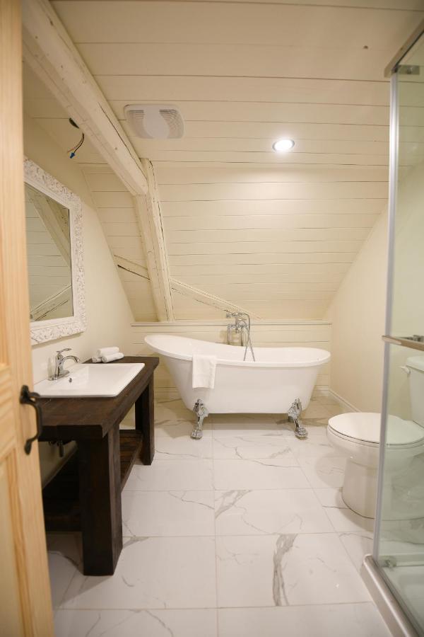 La Maison Bleue Saint-Ferréol-les-Neiges Extérieur photo